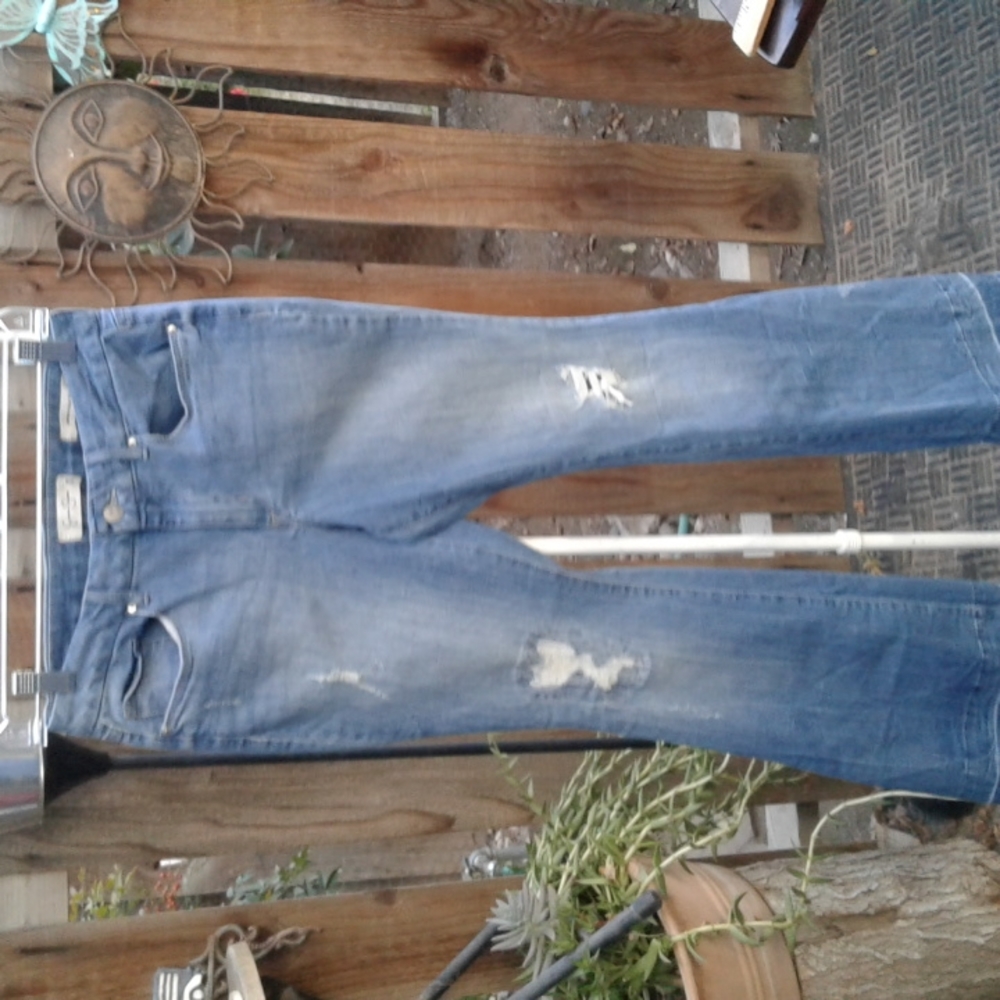 Women's jeans Jessica Simpson distressed but good condition and blue 27 small